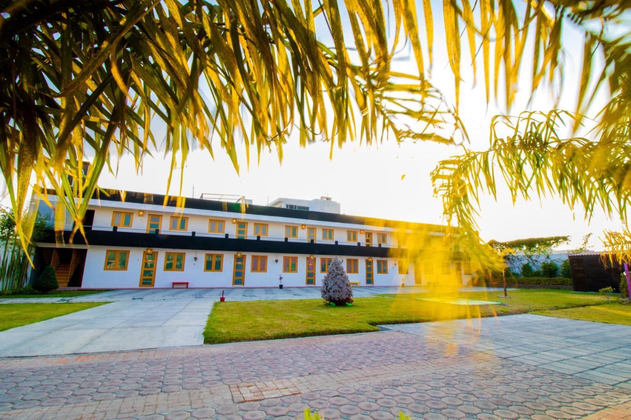 تشولولا Pascual Inn Suites المظهر الخارجي الصورة