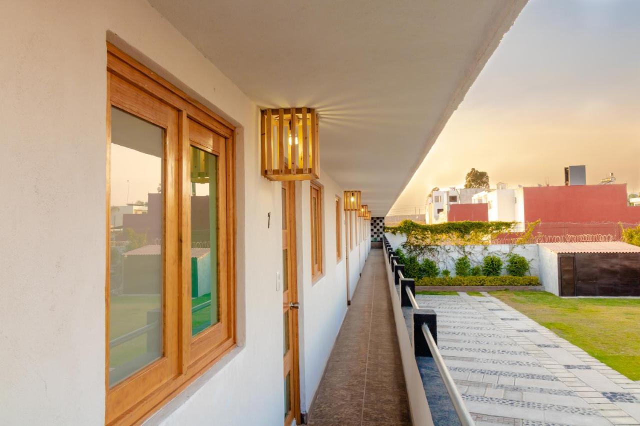 تشولولا Pascual Inn Suites المظهر الخارجي الصورة